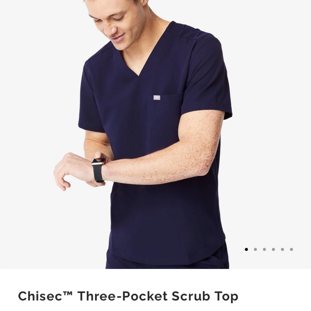 FIGS Chisec Three Pocket Scrub Top Men’s Small Navy Blue